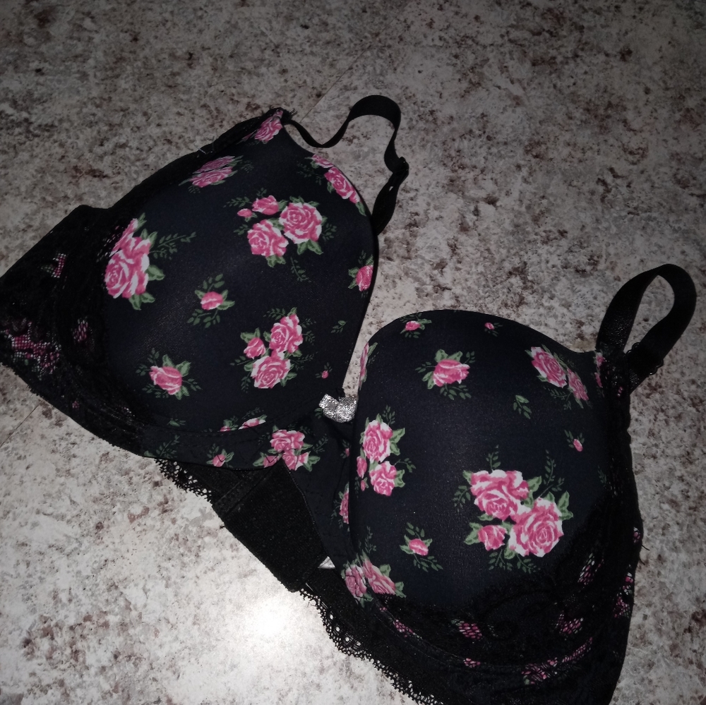 Black lace bra with pink roses size 38D